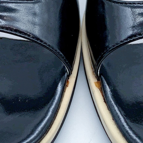 Gucci Open-Toe High Heeled Sandal in Black Patent Leather - Picture 12 of 13